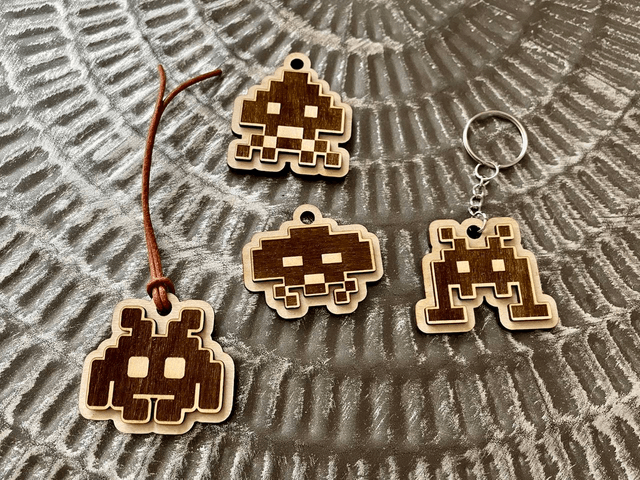Lot de 4 porte-clés Space Invaders