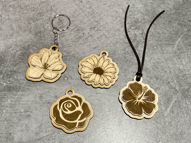 Lot de 4 porte-clés aux designs floraux uniques