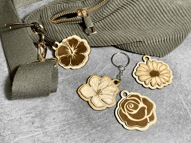 Lot de 4 porte-clés aux designs floraux uniques